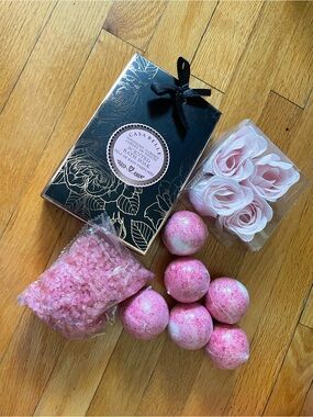 Pink Bath Bomb & Rose Petal Gift Set